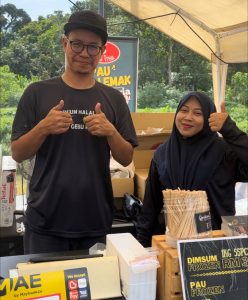 Gambar Pokde dan isterinya, Kak Nor